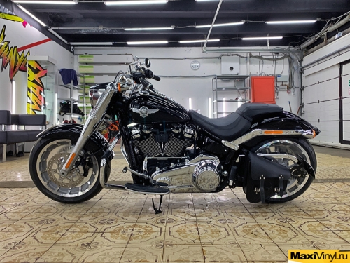 Полная оклейка мотоцикла Harley Davidson Fat Boy в полиуретан